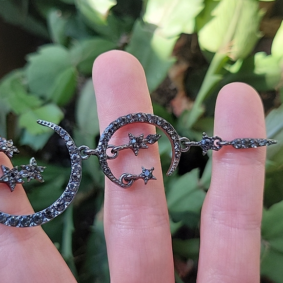 🤎 Sparkly Crescent Moon Earrings 🌙 - Picture 5 of 8